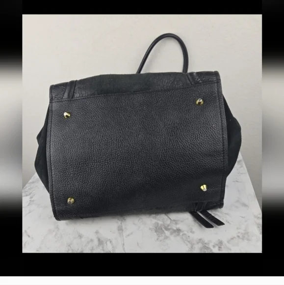 Chic Black Croc-Embossed Tote Bag - Picture 5 of 10